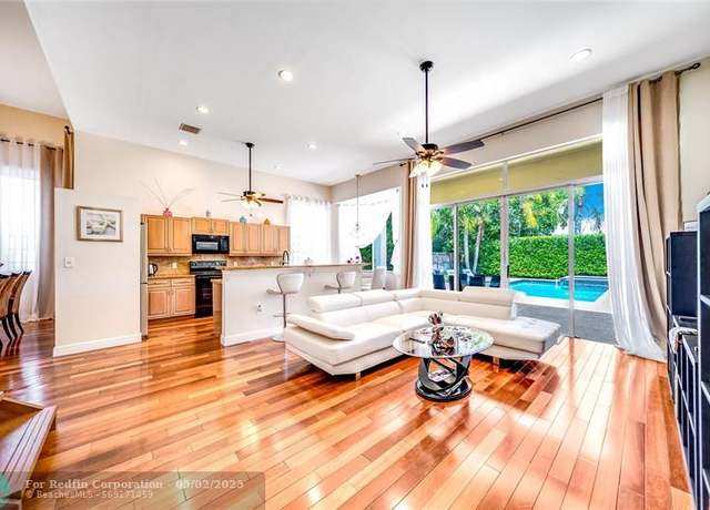 Property at 1241 S 13th Ave, Hollywood, FL 33019, 3 beds, 2.5 baths