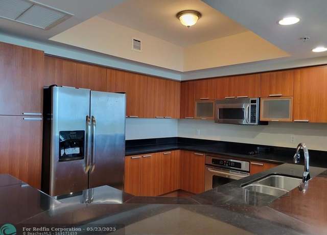 Property at 15051 Royal Oaks Ln #1902, North Miami, FL 33181, 2 beds, 2.5 baths
