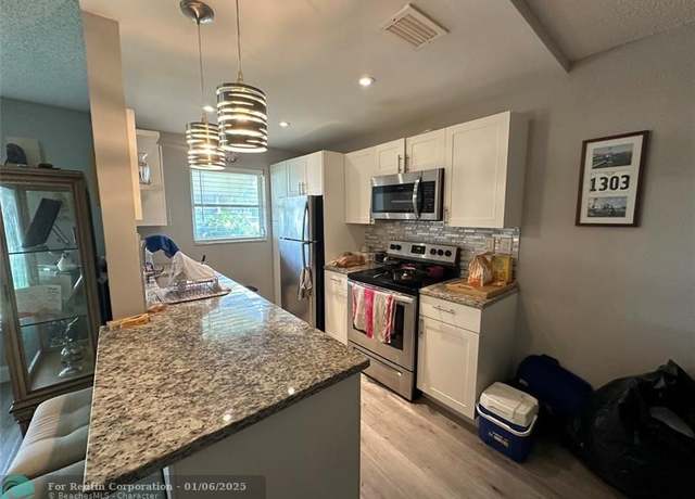 Property at 837 North Dr Unit C, Delray Beach, FL 33445, 1 bed, 1.5 baths