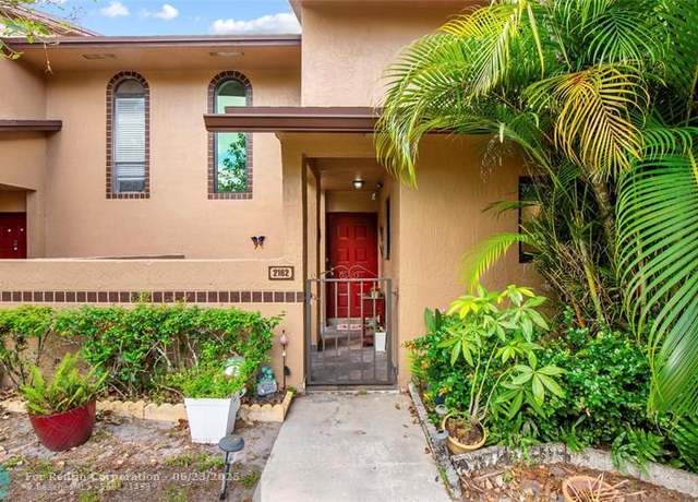 Property at 2162 NW 39th Ave Unit B-17, Pompano Beach, FL 33066, 2 beds, 2.5 baths