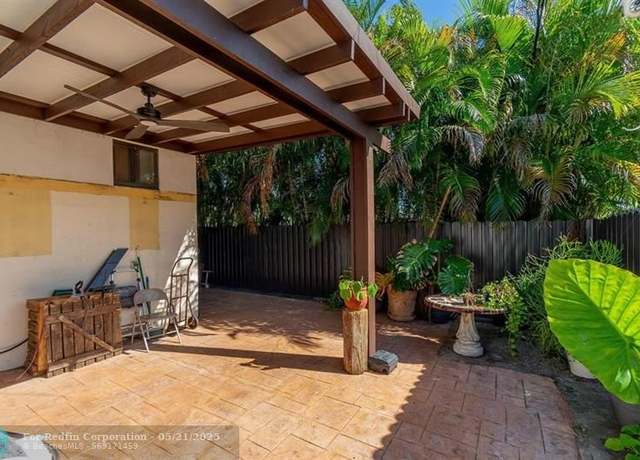 Property at 5008 Parker Ave, West Palm Beach, FL 33405, 3 beds, 2 baths