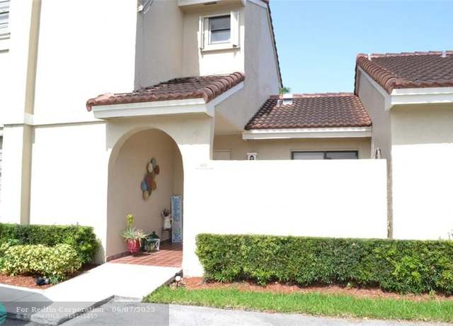 Property at 6171 NW 170th Ln #6171, Hialeah, FL 33015, 2 beds, 2 baths