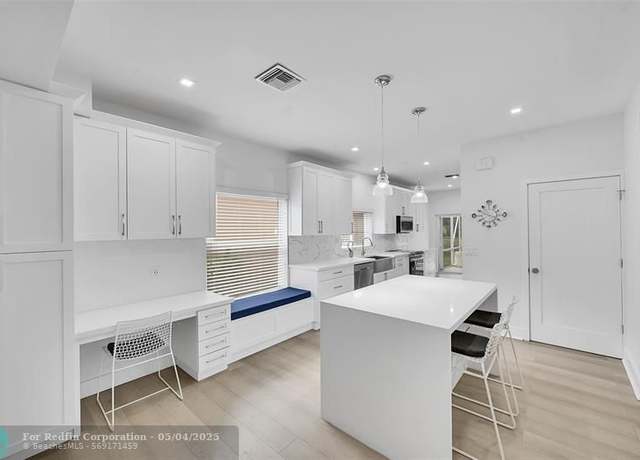 Property at 10640 NW 10th St, Plantation, FL 33322, 3 beds, 2.5 baths