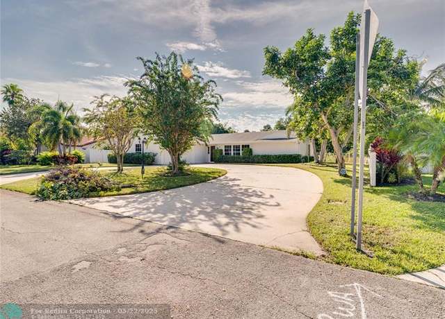 Property at 8 NW 24th St, Delray Beach, FL 33444, 3 beds, 2 baths