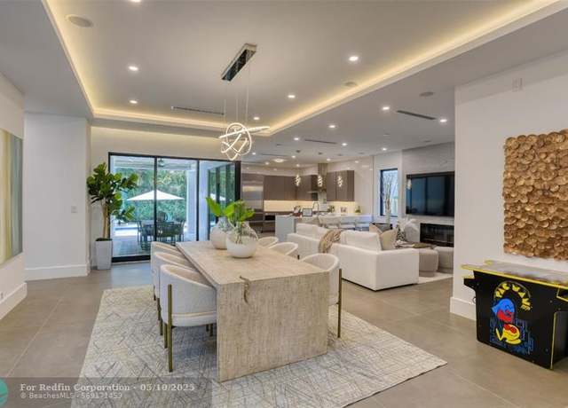 Property at 712 SE 7th St, Fort Lauderdale, FL 33301, 4 beds, 3.5 baths