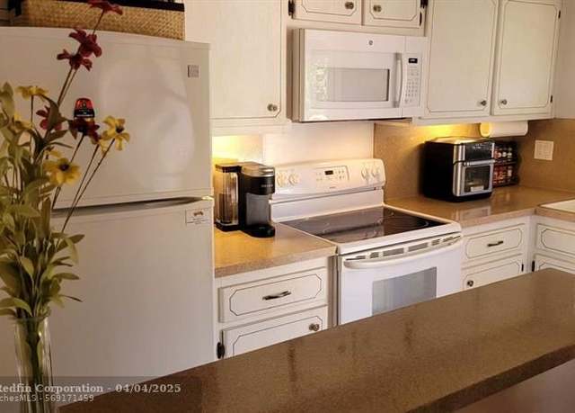 Property at 5300 Washington Unit G328, Hollywood, FL 33021, 1 bed, 1.5 baths