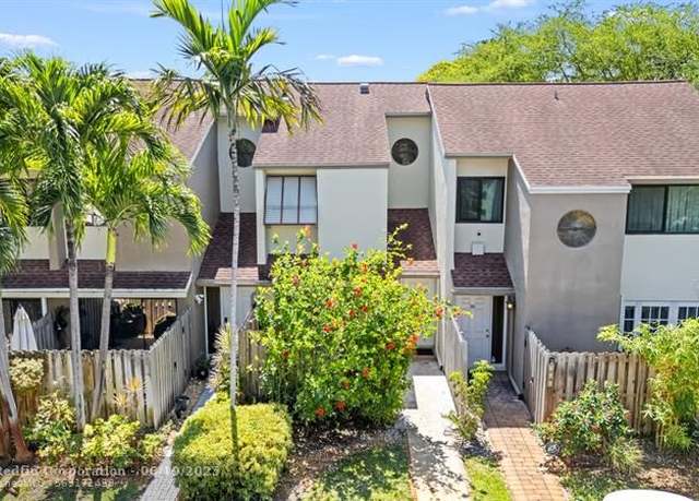 Property at 344 City View Dr, Fort Lauderdale, FL 33311, 2 beds, 1.5 baths