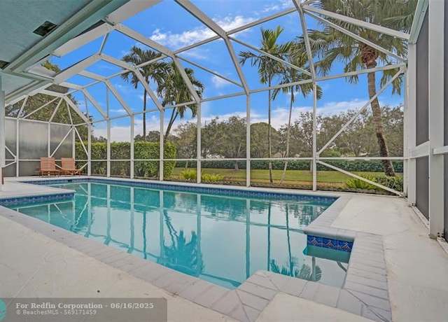 Property at 11834 Highland Pl, Coral Springs, FL 33071, 4 beds, 3 baths