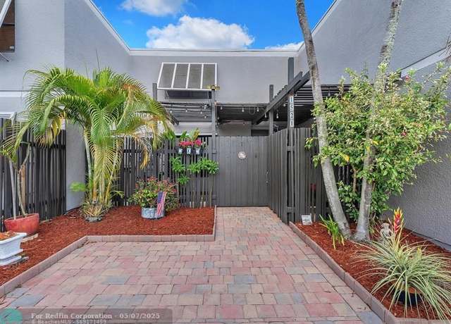 Property at 1521 NW 113th Ter, Pembroke Pines, FL 33026, 3 beds, 2.5 baths