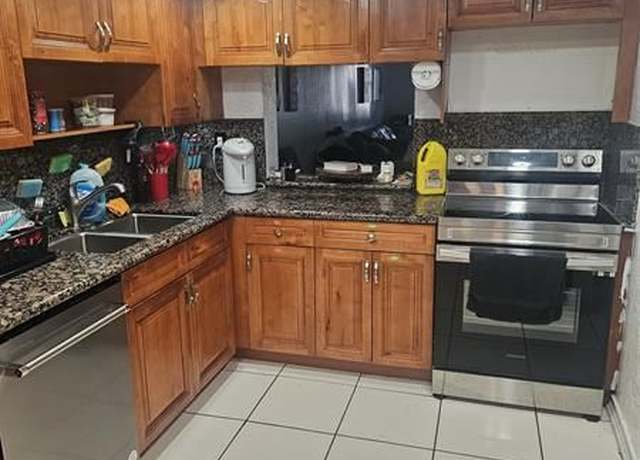 Property at 6599 Racquet Club Dr #142, Fort Lauderdale, FL 33319, 2 beds, 2.5 baths
