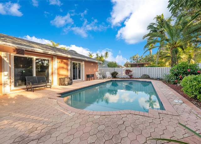 Property at 13820 Roanoke St, Davie, FL 33325, 4 beds, 2 baths