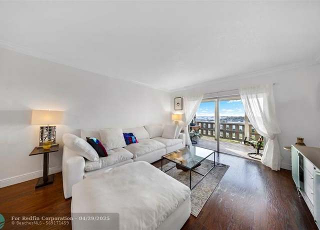 Property at 4330 Hillcrest Dr #905, Hollywood, FL 33021, 1 bed, 1.5 baths