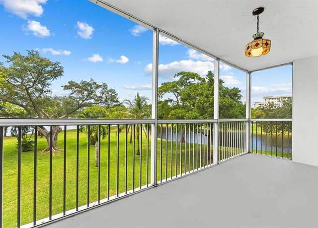 Property at 3010 N Course Dr #306, Pompano Beach, FL 33069, 3 beds, 2.5 baths