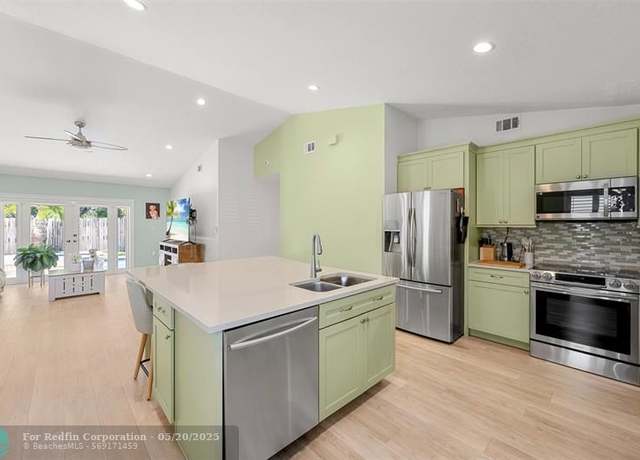 Property at 13961 Oaklawn Pl, Davie, FL 33325, 3 beds, 2 baths