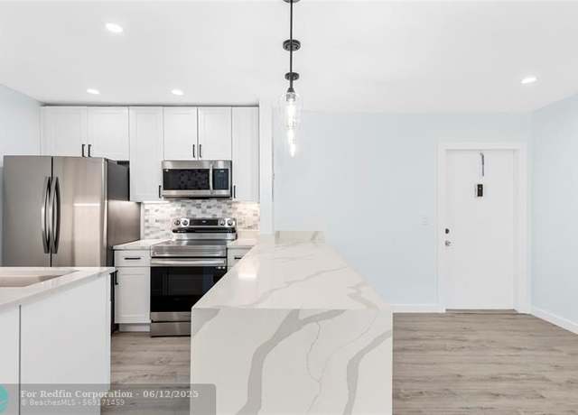 Property at 825 NW 13th St #101, Boca Raton, FL 33486, 2 beds, 2 baths