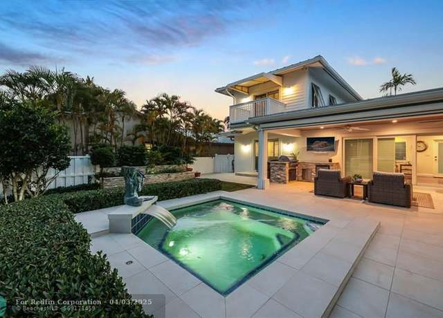 Property at 2140 NE 24th St, Wilton Manors, FL 33305, 2 beds, 2.5 baths
