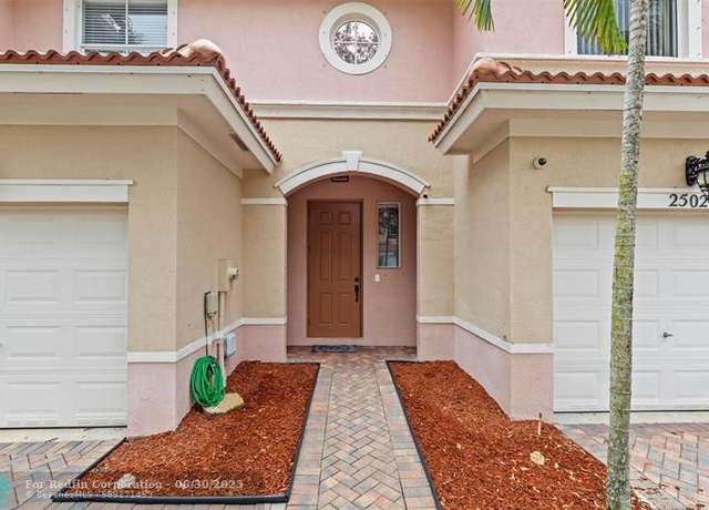 Property at 2504 Seminole Palms Dr #2504, Green Acres, FL 33463, 2 beds, 2.5 baths
