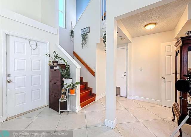 Property at 530 Radford Ter, Davie, FL 33325, 3 beds, 2.5 baths