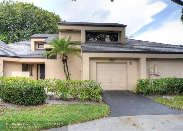 Property at 9429 Chelsea Dr S, Plantation, FL 33324, 2 beds, 2.5 baths