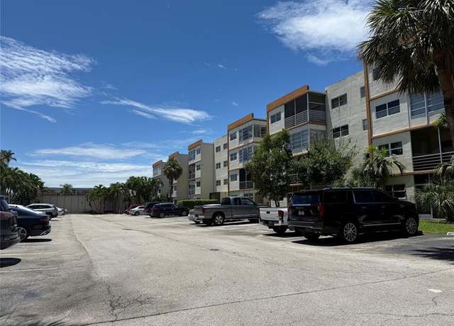 Property at 4042 NW 19th St #402, Lauderhill, FL 33313, 1 bed, 1 bath