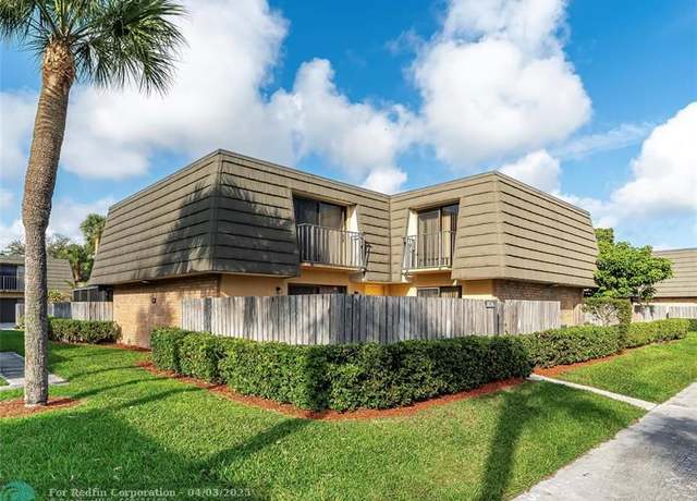 Property at 1624 16th Way, West Palm Beach, FL 33407, 2 beds, 2.5 baths