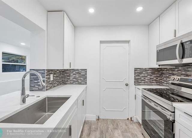Property at 370 S Golf Blvd, Pompano Beach, FL 33064, 2 beds, 1 bath