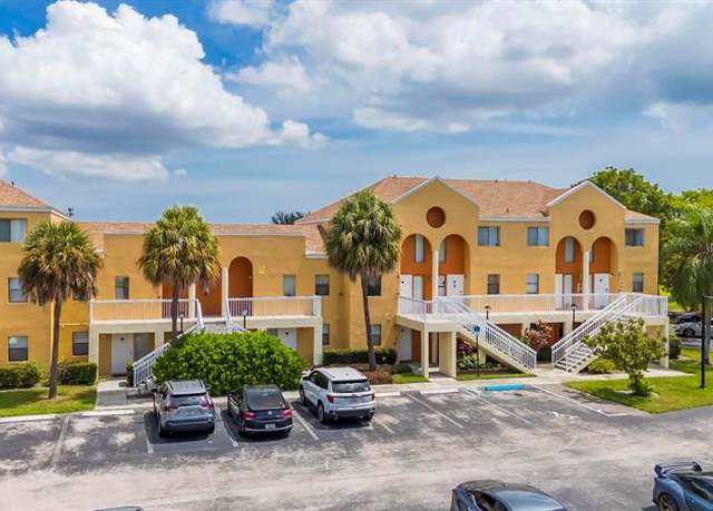 Property at 5200 NW 31st Ave Unit 6,121,157,183, Fort Lauderdale, FL 33309, 2 beds, 2.5 baths