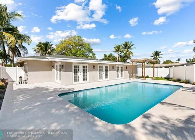 Property at 928 SE 10th St, Pompano Beach, FL 33060, 4 beds, 2 baths