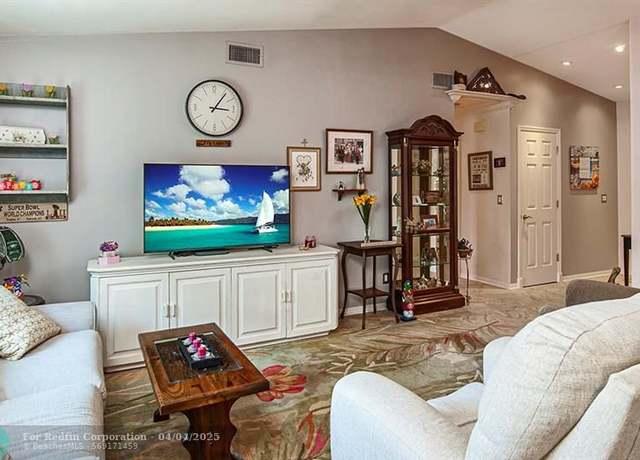 Property at 571 24th Ave, Vero Beach, FL 32962, 3 beds, 2 baths