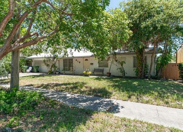 Property at 810 SE 10th St, Fort Lauderdale, FL 33316, 3 beds, 2 baths