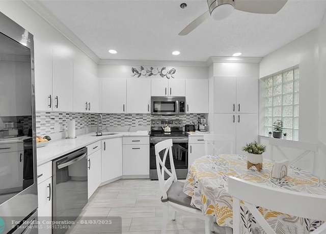 Property at 5133 Brisata Cir Unit P, Boynton Beach, FL 33437, 3 beds, 2 baths