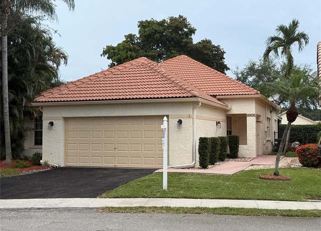 Property at 2687 Oak Park Cir, Davie, FL 33328, 3 beds, 2 baths
