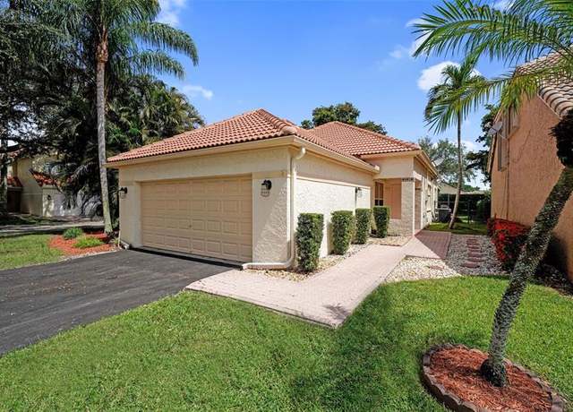 Property at 2687 Oak Park Cir, Davie, FL 33328, 3 beds, 2 baths
