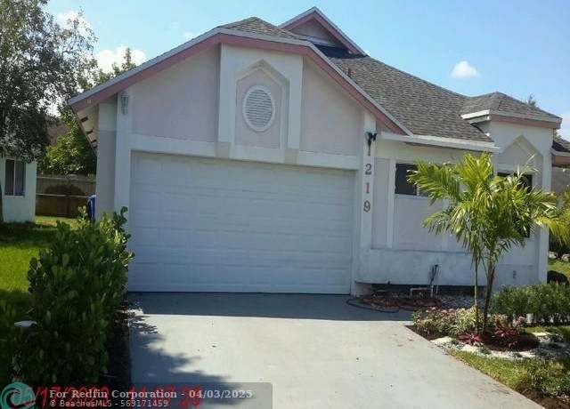 Property at 1219 Scioto Rd, North Lauderdale, FL 33068, 3 beds, 2 baths
