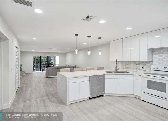 Property at 21362 Juego Cir Unit 33D, Boca Raton, FL 33433, 2 beds, 2 baths