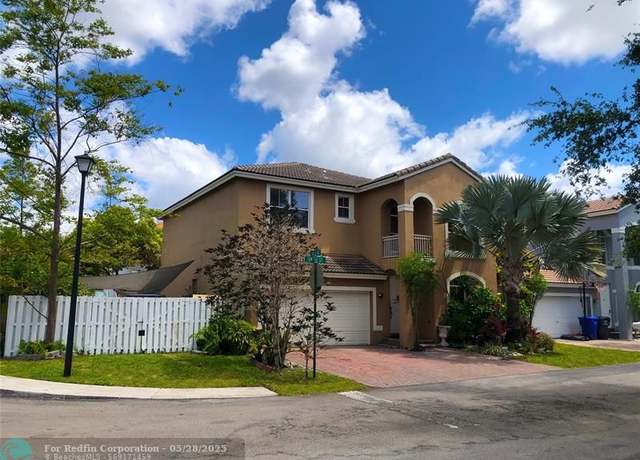 Property at 3775 SW 50th St, Fort Lauderdale, FL 33312, 4 beds, 2.5 baths