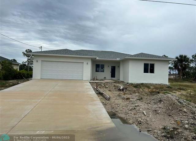 Property at 3903 NE 16 Pl, FL 33909, 3 beds, 2 baths