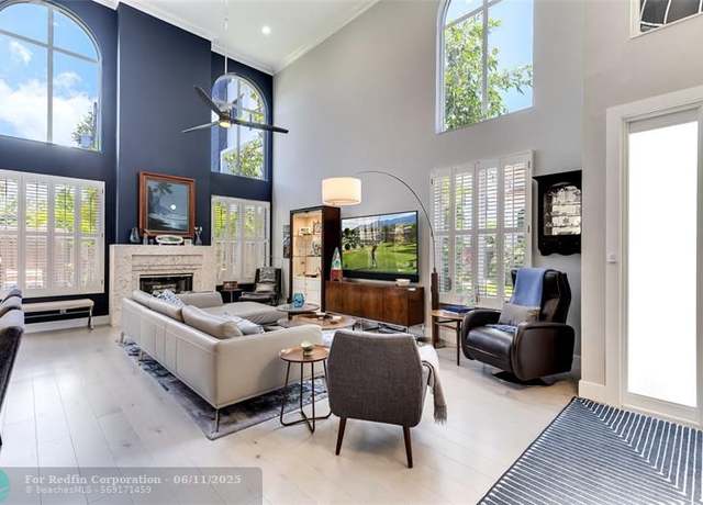 Property at 1610 NE 1st St #3, Fort Lauderdale, FL 33301, 4 beds, 2.5 baths