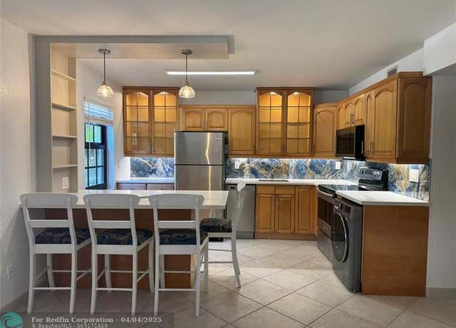 Property at 815 NE 28th St #104, Wilton Manors, FL 33334, 2 beds, 1 bath