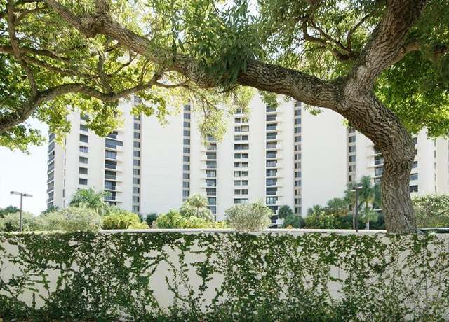 Property at 2480 Presidential Way #302, West Palm Beach, FL 33401, 2 beds, 2 baths