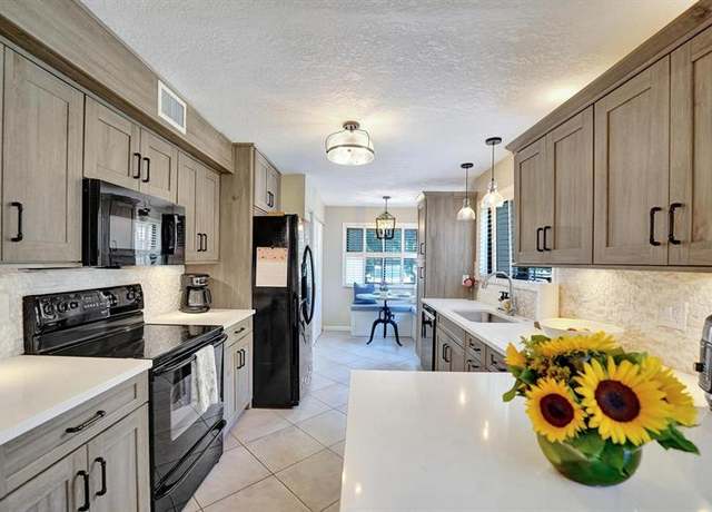 Property at 2131 SW 92nd Ter #1601, Davie, FL 33324, 2 beds, 2 baths