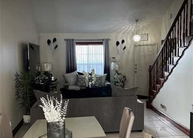 Property at 340 SE 2nd Ave Unit D4, Deerfield Beach, FL 33441, 3 beds, 2.5 baths