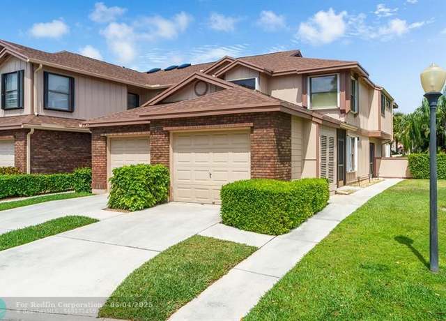 Property at 900 Crosswinds Dr Unit D2, Green Acres, FL 33413, 3 beds, 2 baths