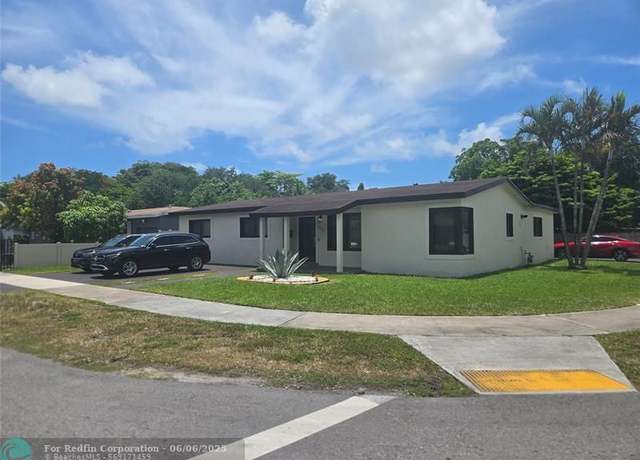 Property at 800 NE 155th Ter, Miami, FL 33162, 3 beds, 2.5 baths