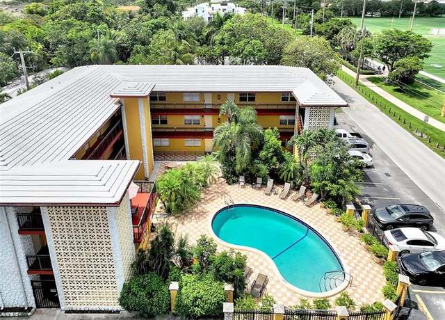Property at 744 NE 14th Ave #4, Fort Lauderdale, FL 33304, 2 beds, 2 baths