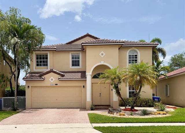 Property at 1423 SW 158th Ave, Pembroke Pines, FL 33027, 5 beds, 3 baths