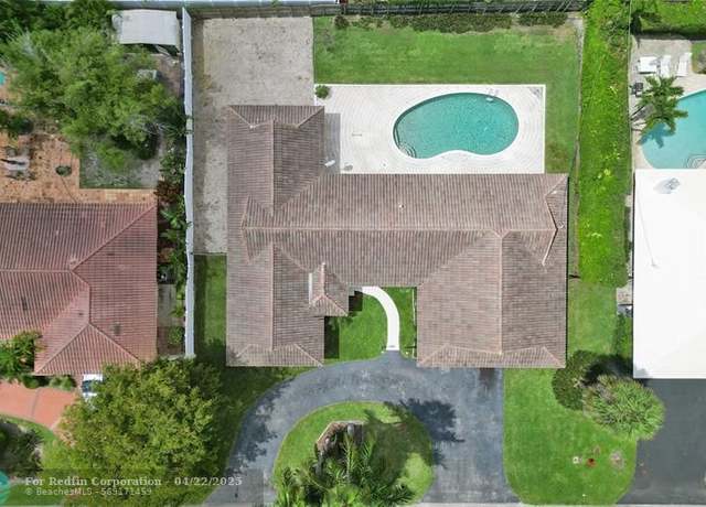 Property at 2626 NE 37th Dr, Fort Lauderdale, FL 33308, 4 beds, 3 baths