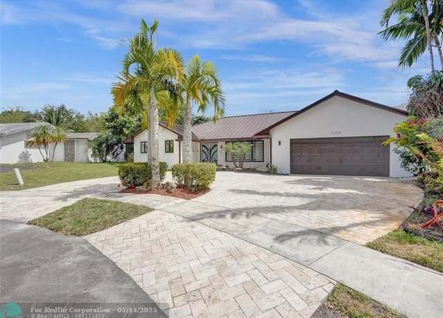 Property at 5220 N 31st Pl, Hollywood, FL 33021, 6 beds, 4 baths