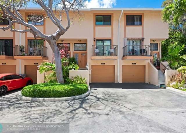 Property at 3240 NE 11th St #202, Pompano Beach, FL 33062, 2 beds, 2.5 baths