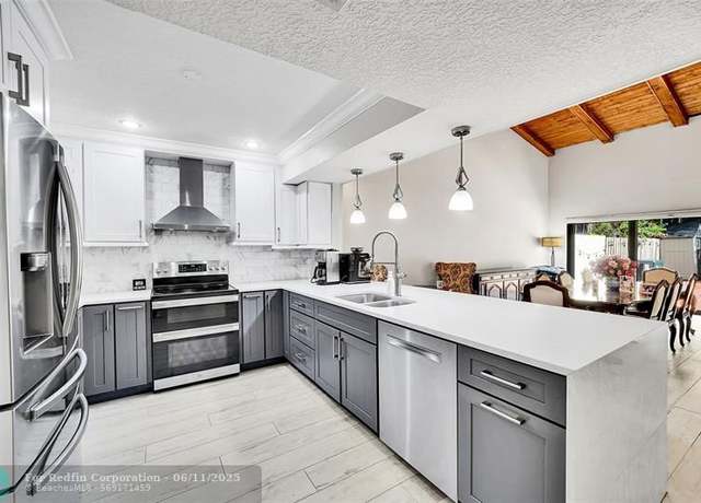 Property at 3319 Oak Dr #3319, Hollywood, FL 33021, 3 beds, 2.5 baths